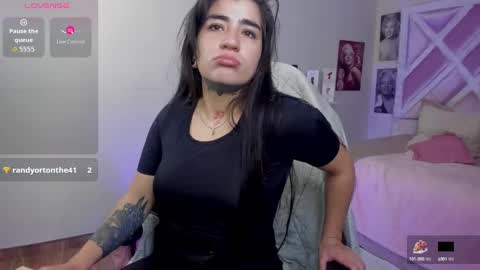 emilayton_ online show from 15, 9, 2025