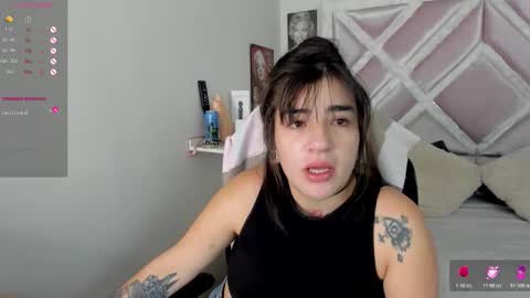 emilayton_ online show from 10, 2, 2026