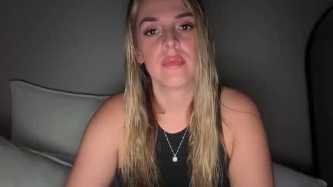 Snapshot of emilelovesyou chatting on 2, 5, 2026 emilelovesyou online show from 2, 5, 2026