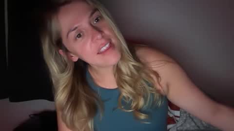 Snapshot of emilelovesyou chatting on 20, 5, 2026 emilelovesyou online show from 20, 5, 2026