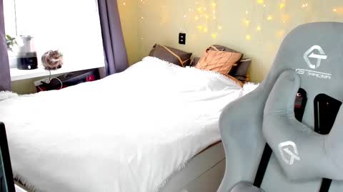 emili_sweet__ online show from 4, 3, 2025