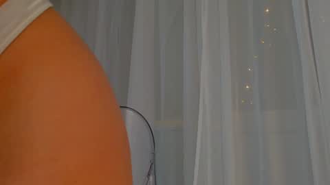 Snapshot of emilia_dream chatting on 24, 1, 2025 emilia_dream online show from 24, 1, 2025