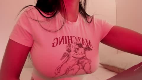 Snapshot of emilia_ghendle chatting on 11, 12, 2024 Emilia Big Boobs online show from 11, 12, 2024