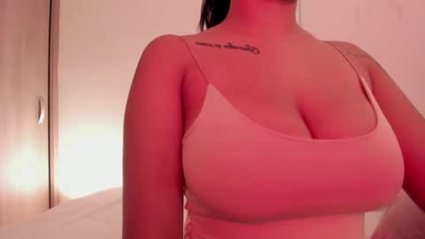 Snapshot of emilia_ghendle chatting on 15, 12, 2024 Emilia Big Boobs online show from 15, 12, 2024