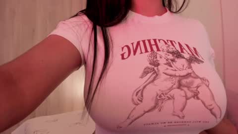 Snapshot of emilia_ghendle chatting on 24, 12, 2024 Emilia Big Boobs online show from 24, 12, 2024