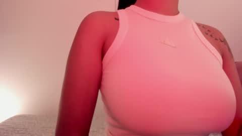 Snapshot of emilia_ghendle chatting on 3, 1, 2025 Emilia Big Boobs online show from 3, 1, 2025