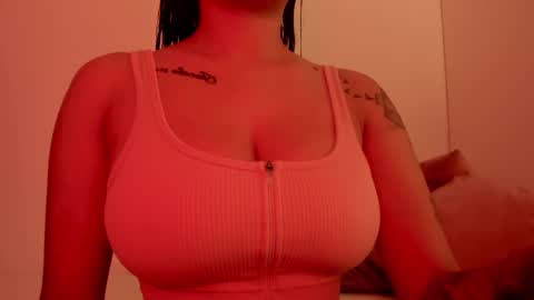 Snapshot of emilia_ghendle chatting on 6, 1, 2025 Emilia Big Boobs online show from 6, 1, 2025