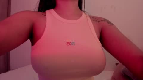 Snapshot of emilia_ghendle chatting on 8, 1, 2025 Emilia Big Boobs online show from 8, 1, 2025