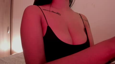 Snapshot of emilia_ghendle chatting on 21, 1, 2025 Emilia Big Boobs online show from 21, 1, 2025