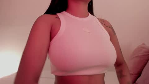 Snapshot of emilia_ghendle chatting on 24, 1, 2025 Emilia Big Boobs online show from 24, 1, 2025