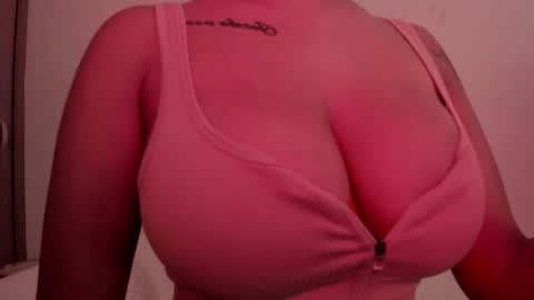 Snapshot of emilia_ghendle chatting on 31, 1, 2025 Emilia Big Boobs online show from 31, 1, 2025