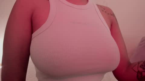 Snapshot of emilia_ghendle chatting on 1, 2, 2025 Emilia Big Boobs online show from 1, 2, 2025