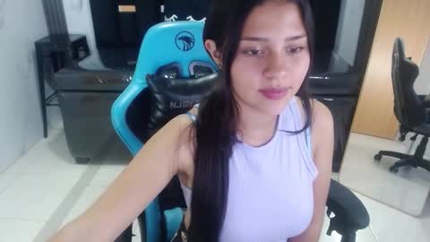 Emilia  online show from 15, 10, 2025