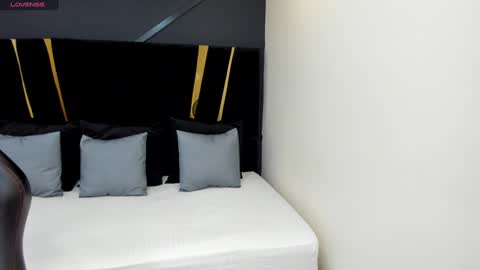 Emillie online show from 9, 12, 2024