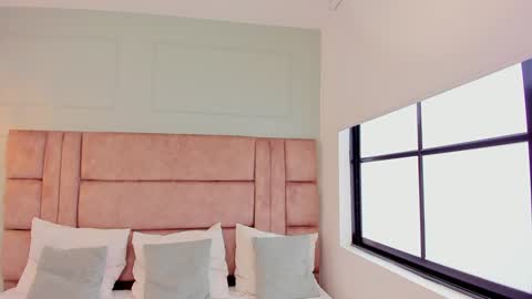 Emillie online show from 25, 12, 2024