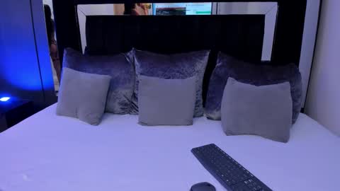 Emillie online show from 22, 10, 2025