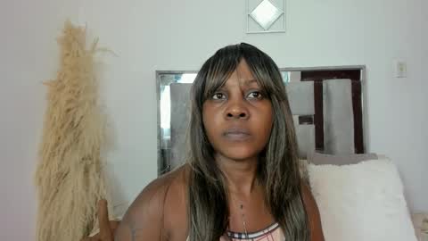 Emilly Roa online show from 5, 12, 2025