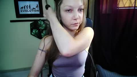 Snapshot of emilly_xkiss chatting on 25, 6, 2026 Emilly online show from 25, 6, 2026