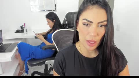 Snapshot of emillybrowm chatting on 27, 12, 2024 Emilly online show from 27, 12, 2024