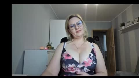 Snapshot of emillykiss chatting on 6, 2, 2026 EmillyLove online show from 6, 2, 2026