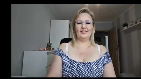 Snapshot of emillykiss chatting on 11, 2, 2026 EmillyLove online show from 11, 2, 2026