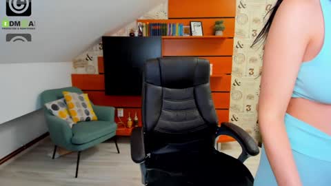 EmillyTaylor online show from 4, 2, 2025