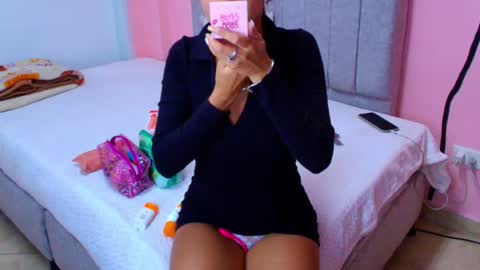 Snapshot of emily__parker__ chatting on 8, 10, 2025 E M I L Y online show from 8, 10, 2025