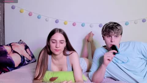 emily_and_ilumi online show from 22, 12, 2024