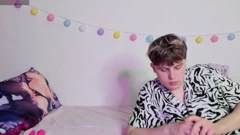 emily_and_ilumi online show from 5, 1, 2025