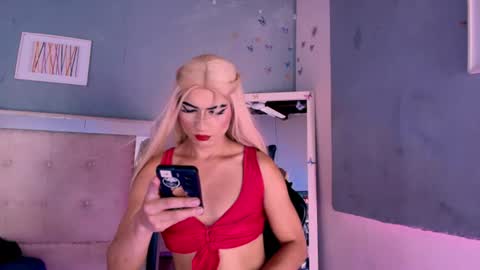 Snapshot of emily_castillo1_ chatting on 12, 7, 2026 emily_castillo1_ online show from 12, 7, 2026
