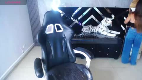 emily_cooper_t online show from 16, 9, 2025