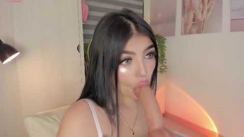 Snapshot of emily_kenner chatting on 7, 7, 2026 EmilyKenner Independent model online show from 7, 7, 2026