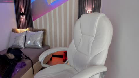 Emily online show from 6, 2, 2025