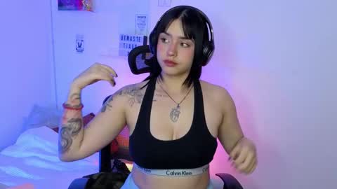 Emily Lindey online show from 29, 3, 2026