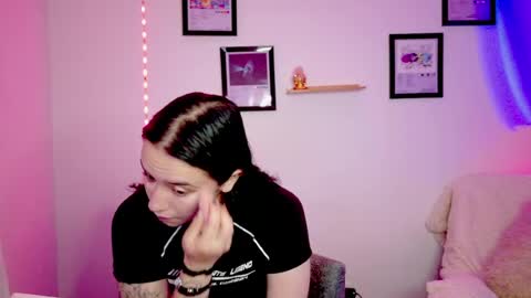 Snapshot of emily_lindey_ chatting on 17, 6, 2026 Emily Lindey online show from 17, 6, 2026