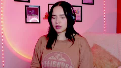 Snapshot of emily_lindey_ chatting on 27, 6, 2026 Emily Lindey online show from 27, 6, 2026