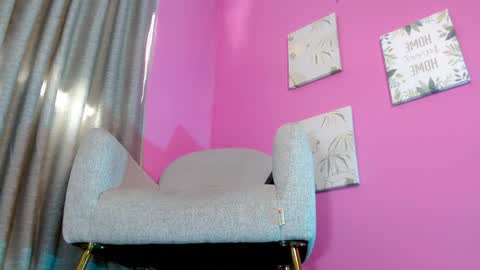 Snapshot of emily_oxx chatting on 4, 6, 2026 Emily online show from 4, 6, 2026