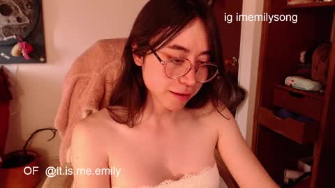Snapshot of emily_pearl_ chatting on 12, 2, 2026 emily_pearl_ online show from 12, 2, 2026