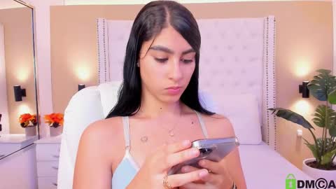 Snapshot of emily_roux chatting on 8, 11, 2025 EMILY online show from 8, 11, 2025