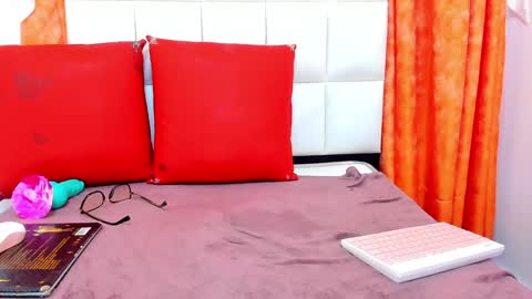 Snapshot of emily_sexy3 chatting on 19, 1, 2025 Emily online show from 19, 1, 2025