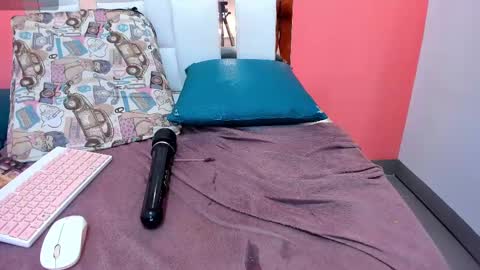 Snapshot of emily_sexy3 chatting on 2, 3, 2025 Emily online show from 2, 3, 2025