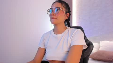 emily_tolson online show from 16, 4, 2026