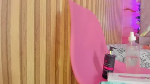 emily_velvet_ online show from 18, 4, 2026