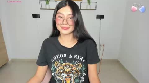Snapshot of emily_villamil_ chatting on 10, 7, 2026 Emi online show from 10, 7, 2026