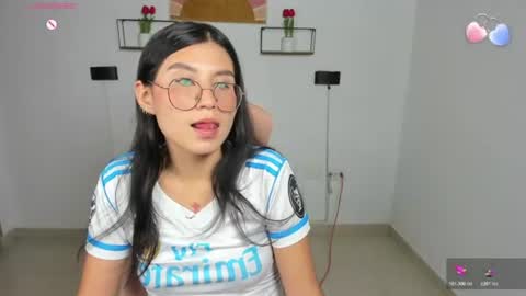 Snapshot of emily_villamil_ chatting on 15, 7, 2026 Emi online show from 15, 7, 2026