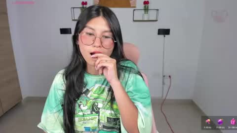 Snapshot of emily_villamil_ chatting on 25, 7, 2026 Emi online show from 25, 7, 2026