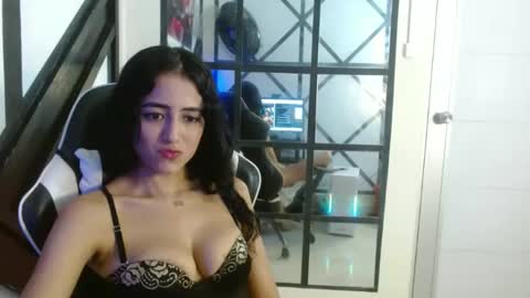 Snapshot of emily_zc1 chatting on 12, 9, 2025 EMILY  online show from 12, 9, 2025