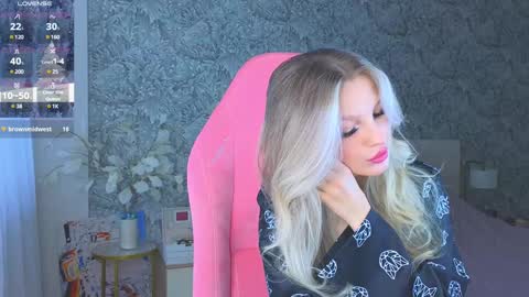 Snapshot of emilydancee chatting on 1, 2, 2025 emilydancee online show from 1, 2, 2025