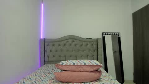 Camila online show from 4, 1, 2025