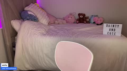 Snapshot of emilyfawn chatting on 17, 9, 2025 emilyfawn online show from 17, 9, 2025